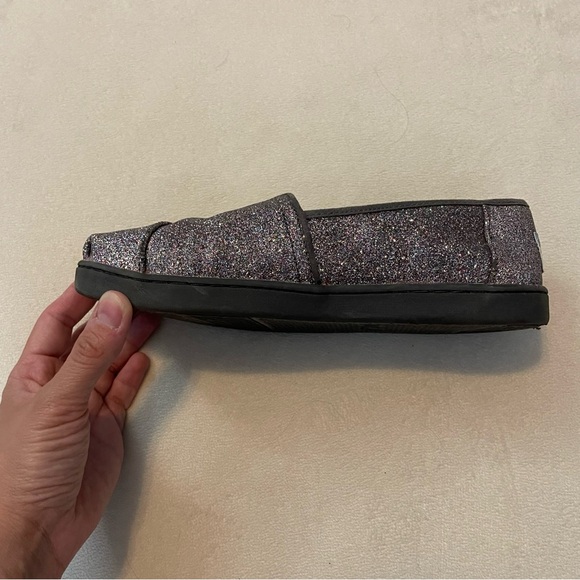 Tom’s girls multicolored glitter classic slip on loafers - Picture 4 of 8